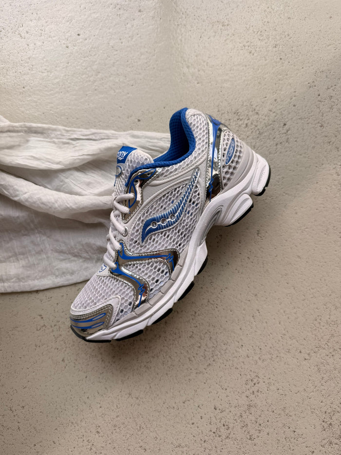 Saucony Pro Grid Triumph 4 onfeet