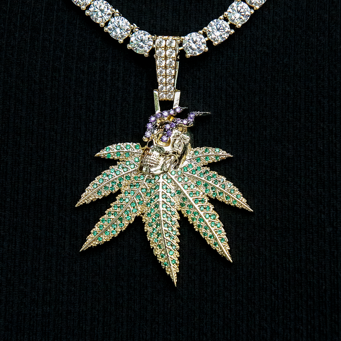 Smoking Skull Leaf Pendant - Yellow Gold