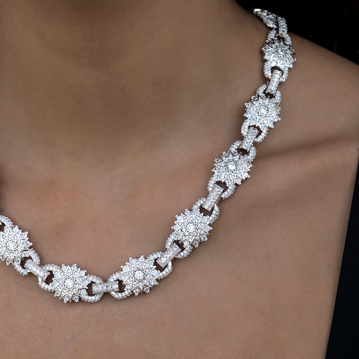 Star Mariner Necklace in White Gold- 16mm