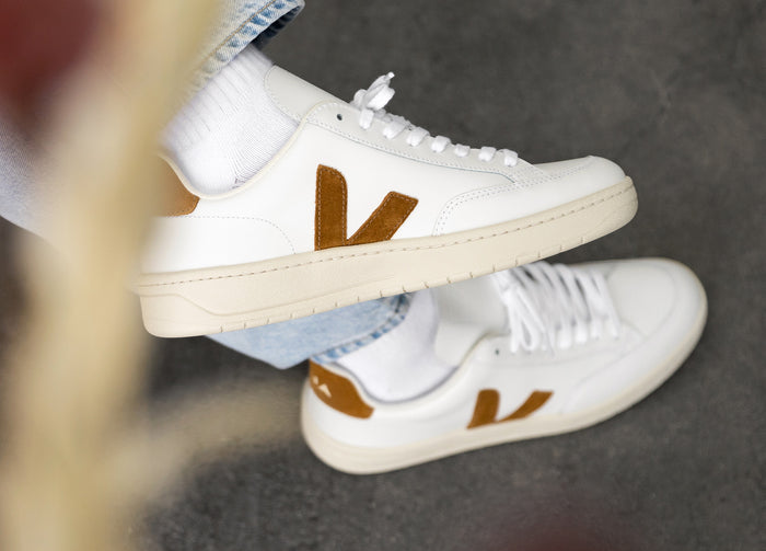 Veja V-12 Leather onfeet