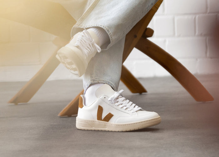 Veja V-12 Leather onfeet