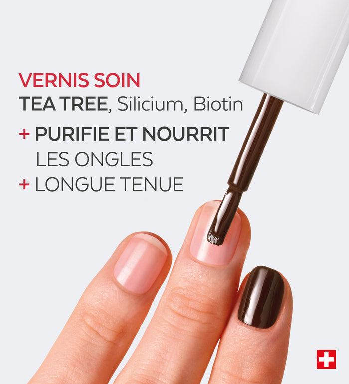Application du vernis soin Color Care Poderm tea tree silicium biotine