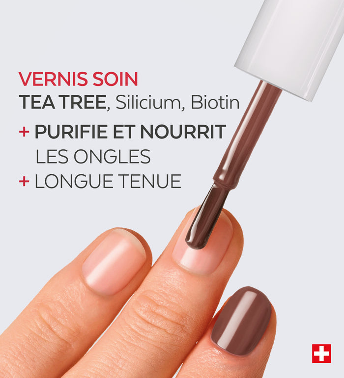 Application du vernis soin Color Care Poderm tea tree silicium biotine