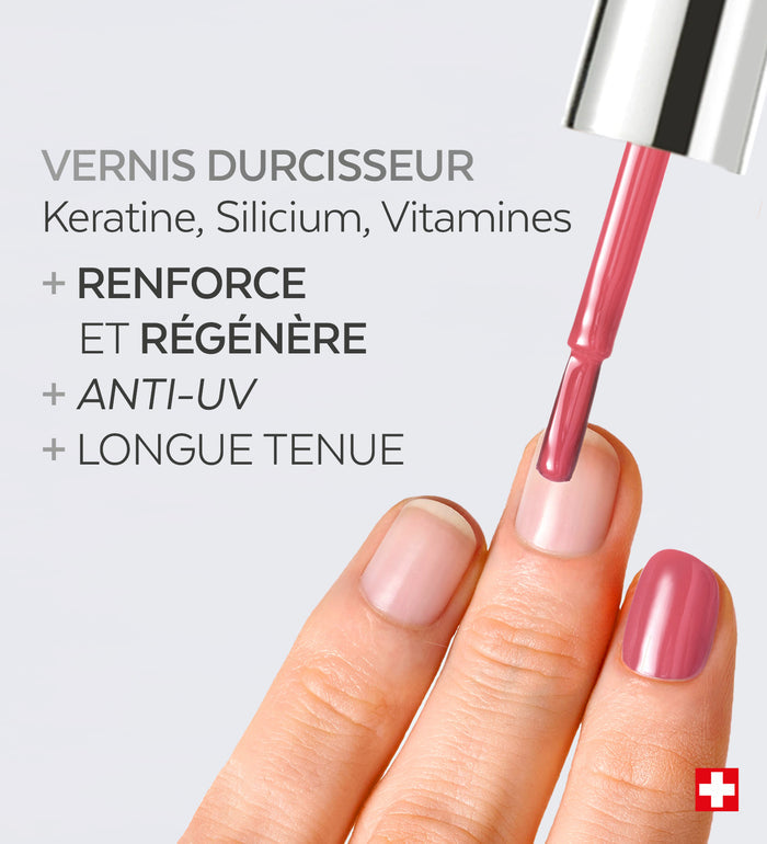 Application du vernis durcisseur Color Strong Poderm kératine silicium vitamines