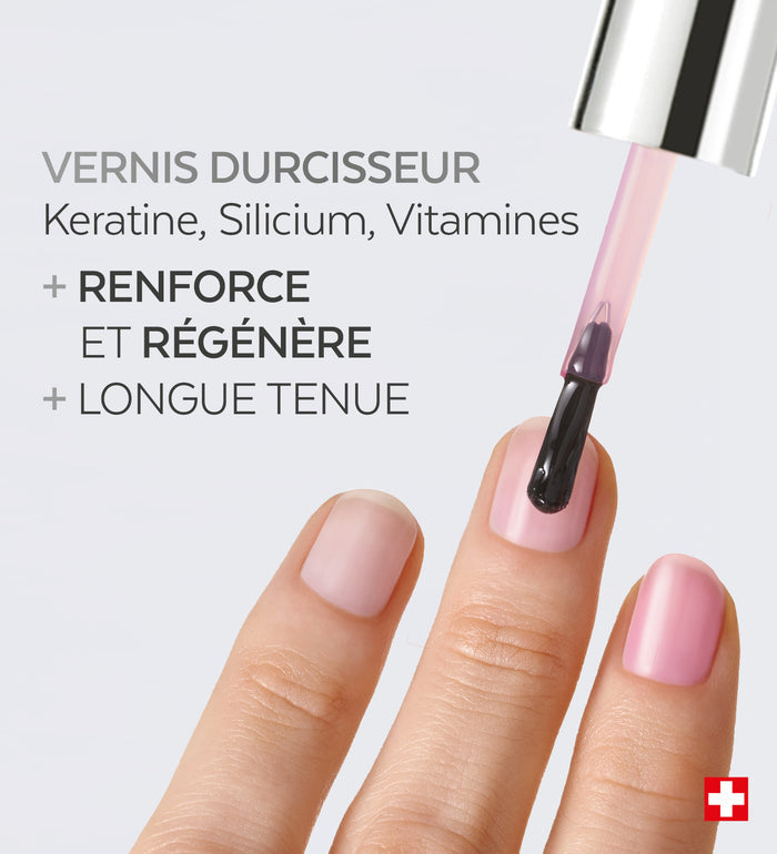 Application du vernis durcisseur Color Strong Poderm kératine silicium vitamines