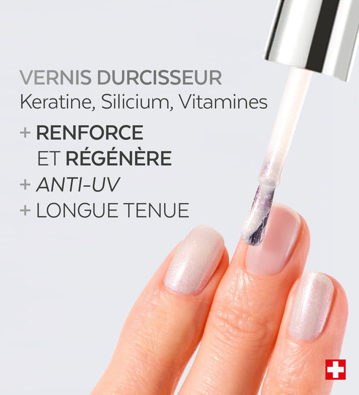 Application du vernis durcisseur Color Strong Poderm kératine silicium vitamines