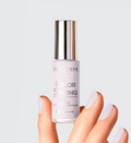 Vernis durcisseur Color Strong nude cachemire Poderm à la kératine appliqué sur les ongles