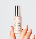 Vernis durcisseur Color Strong rose poudré Poderm à la kératine appliqué sur les ongles