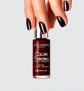 Vernis durcisseur Color Strong rouge noir Poderm à la kératine appliqué sur les ongles