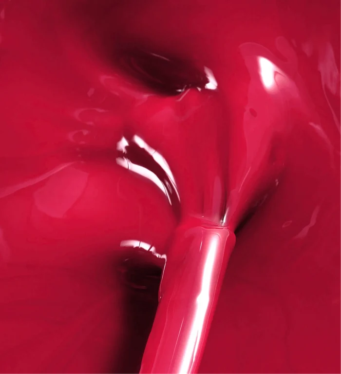 Texture du pinceau du vernis Color Strong rouge rose Poderm