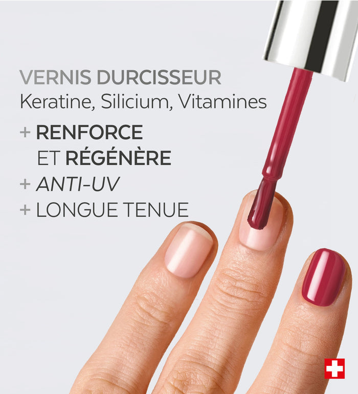 Application du vernis durcisseur Color Strong Poderm kératine silicium vitamines