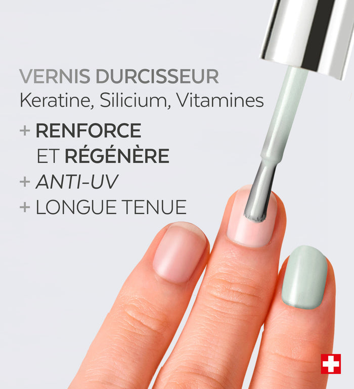 Application du vernis durcisseur Color Strong Poderm kératine silicium vitamines
