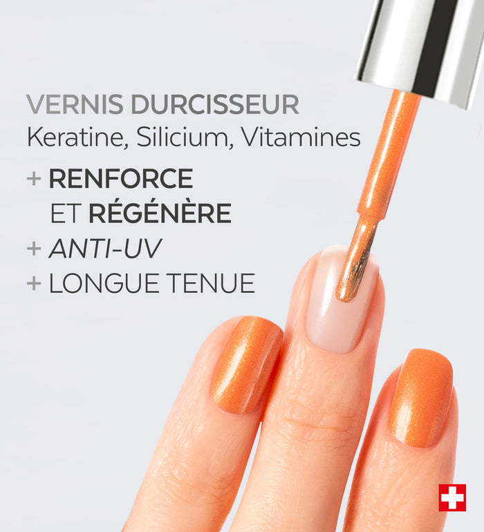 Application du vernis durcisseur Color Strong Poderm kératine silicium vitamines