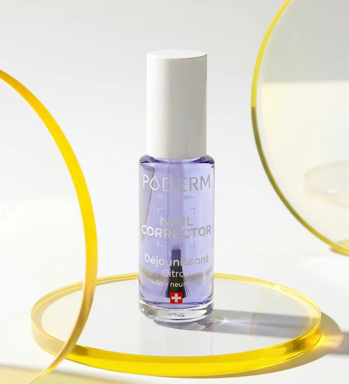 Vernis Nail Corrector déjaunissant citron correcteur bleu Poderm sur support design