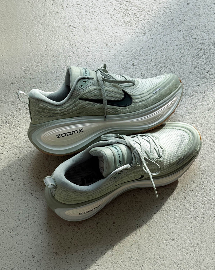 Nike Vomero Plus onfeet