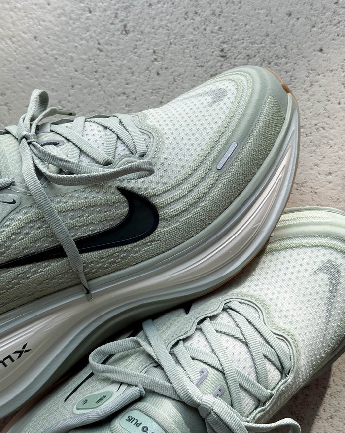 Nike Vomero Plus onfeet