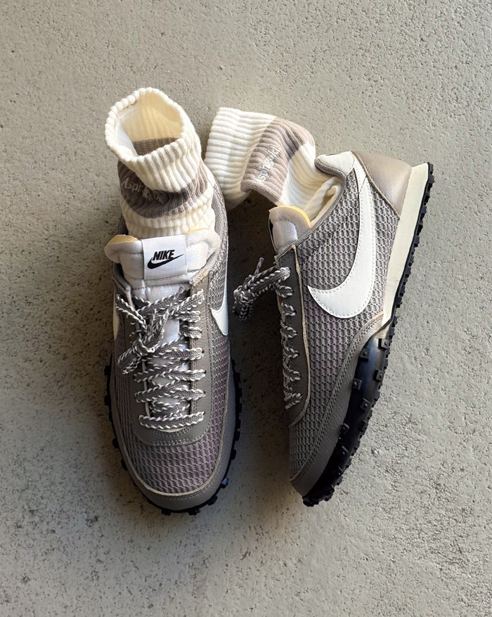 Nike Waffle Racer SE onfeet