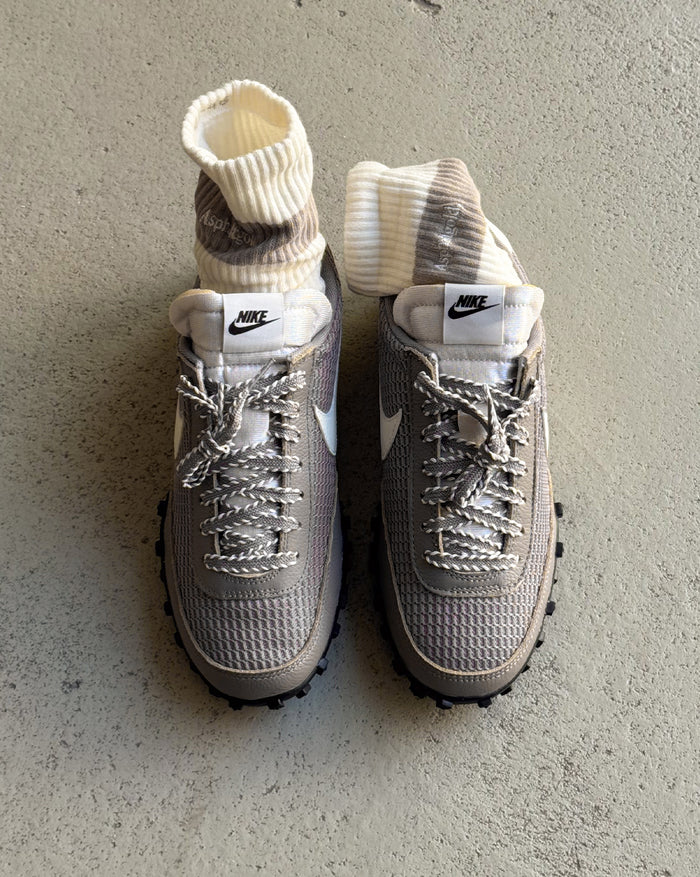 Nike Waffle Racer SE onfeet