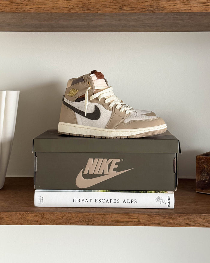 Nike Wmns Air Jordan 1 Retro High OG *Khaki* onfeet