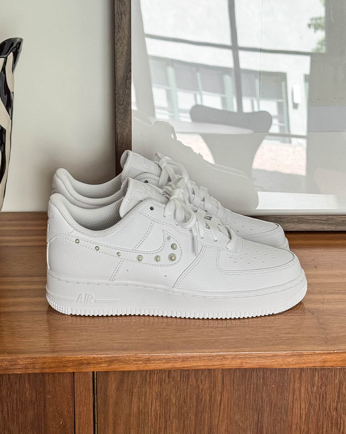 Nike Wmns Air Force 1 '07 onfeet
