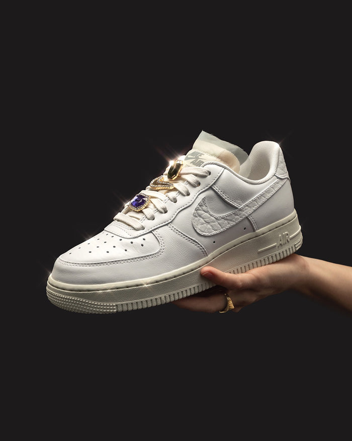 Nike Wmns Air Force 1 Low PRM onfeet