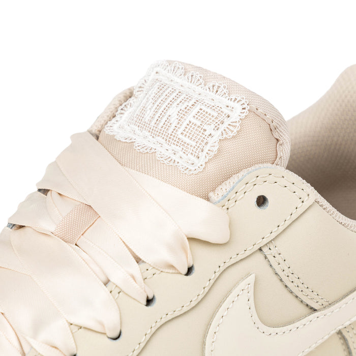 Nike Wmns Air Force 1 Retro PRM