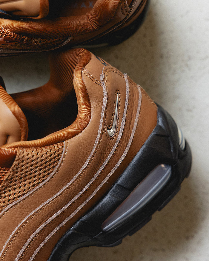 Nike Wmns Air Max 95 *Big Bubble* *Jewel Swoosh* onfeet