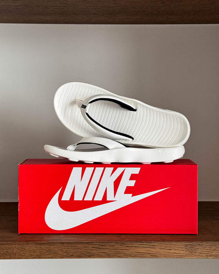 Nike Wmns Marina onfeet