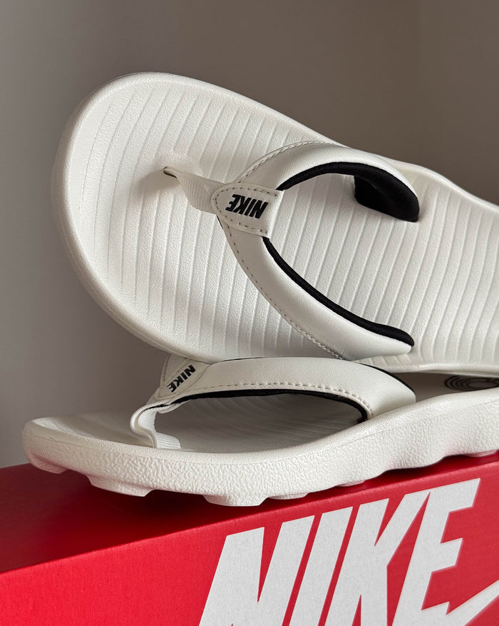 Nike Wmns Marina onfeet