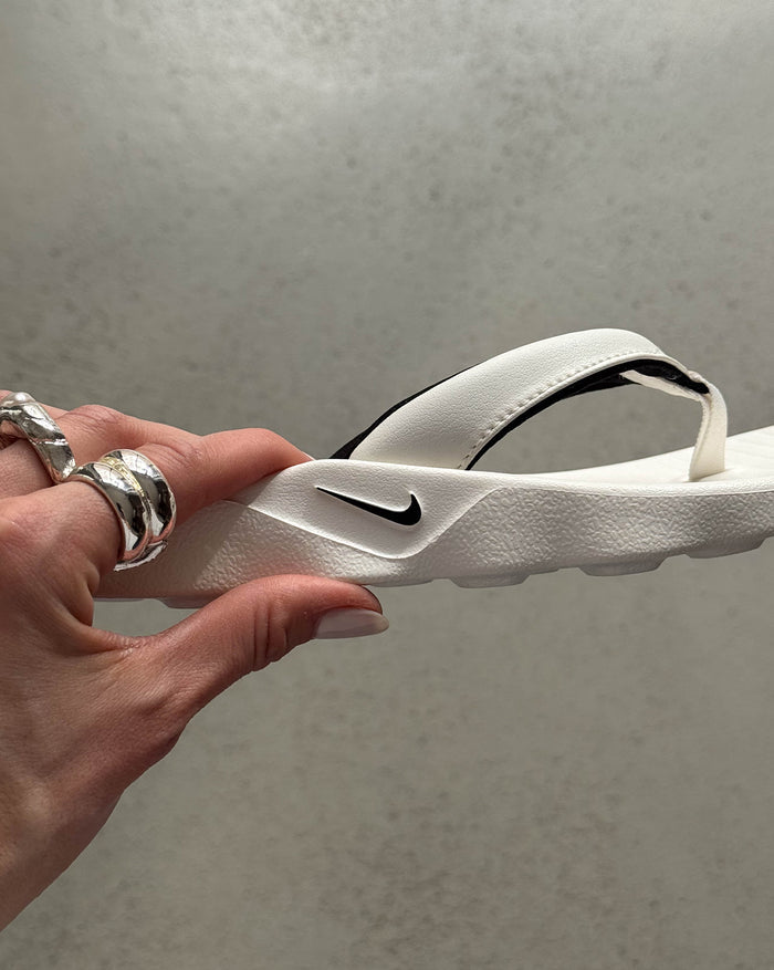 Nike Wmns Marina onfeet