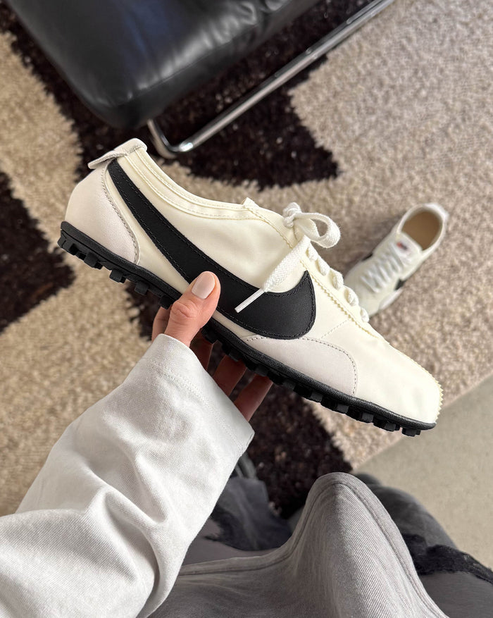 Nike Wmns Moon Racer OG SP onfeet
