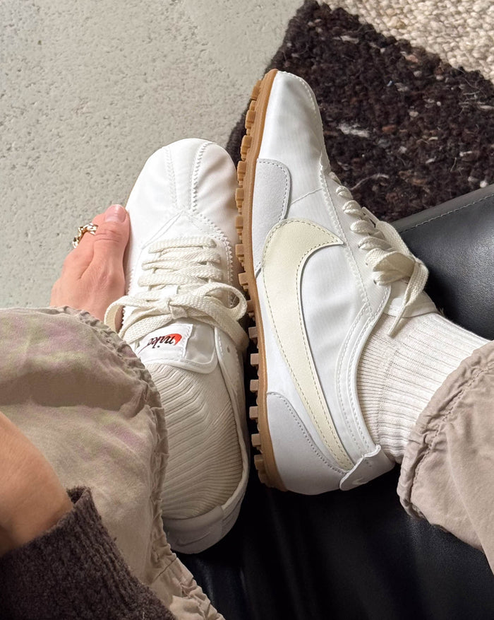 Nike Wmns Moon Shoe OG SP onfeet