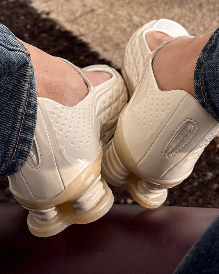 Nike Wmns Shox Z Calistra onfeet