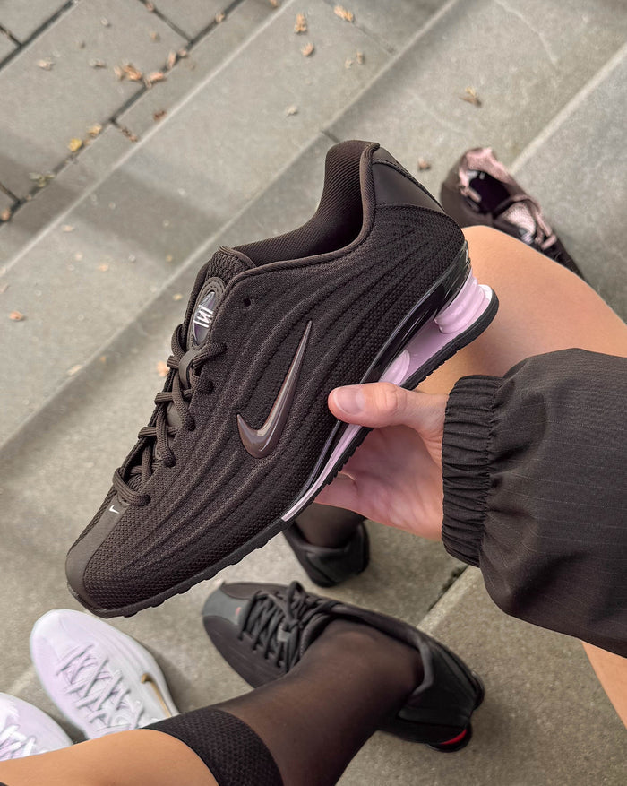 Nike Wmns Shox Z onfeet