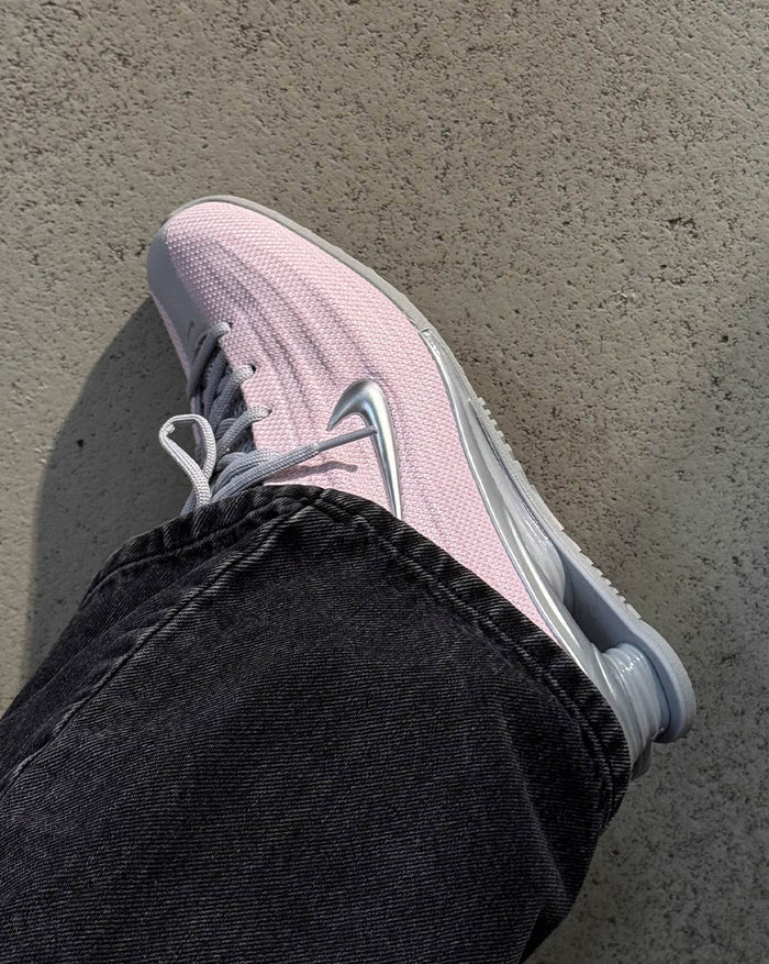 Nike Wmns Shox Z onfeet
