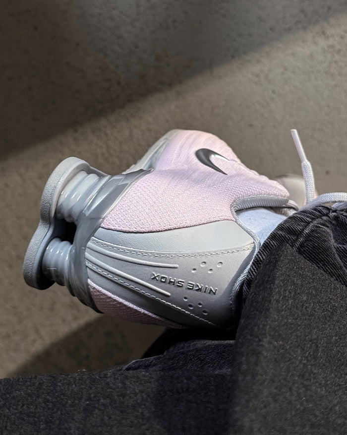 Nike Wmns Shox Z onfeet