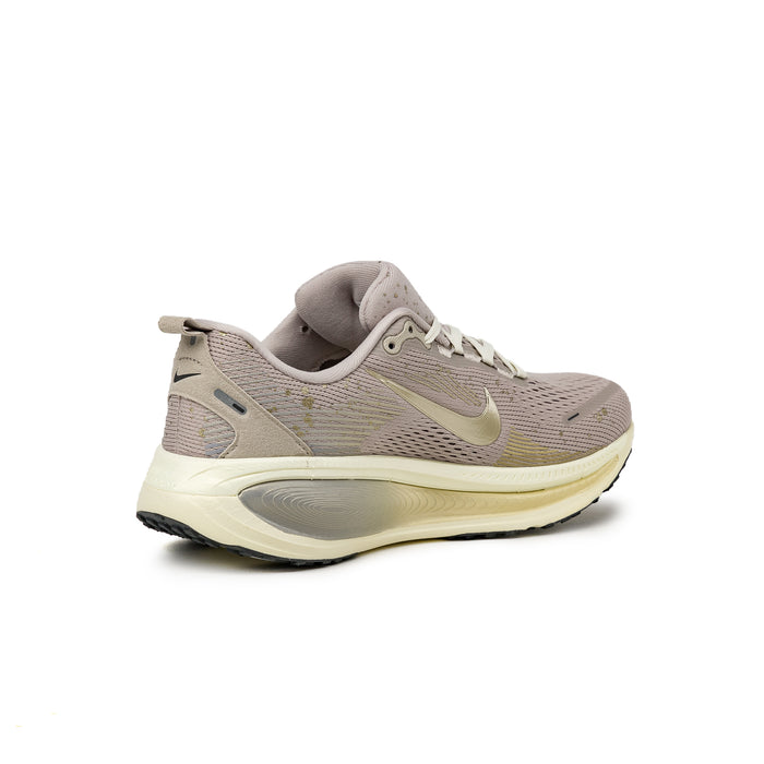 Nike Wmns Vomero 18 SE