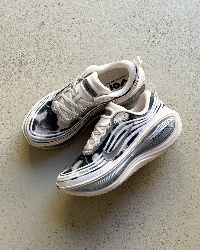 Nike Wmns Vomero Plus SE onfeet