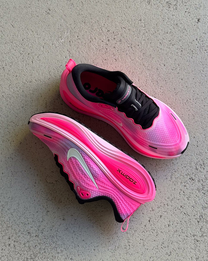 Nike Wmns Vomero Plus onfeet