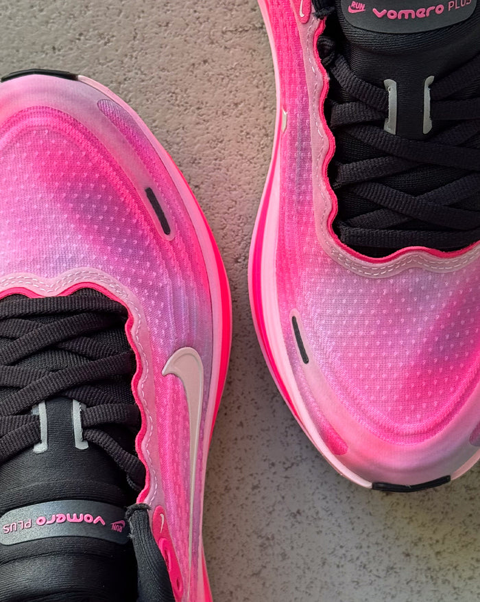 Nike Wmns Vomero Plus onfeet