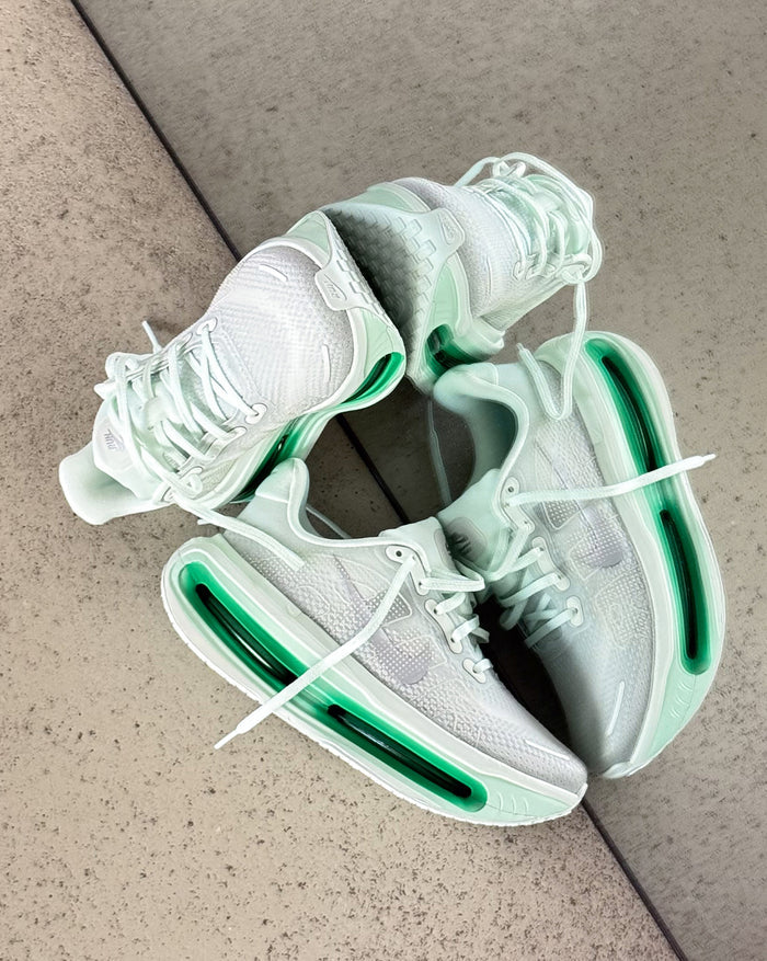 Nike Wmns Vomero Premium onfeet