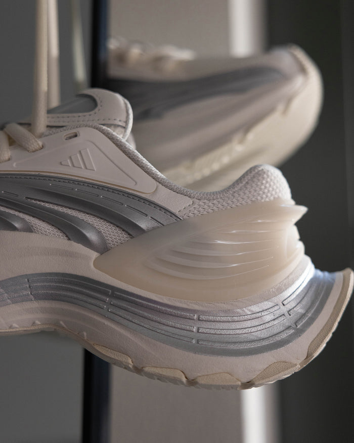 Adidas XLG Metawave onfeet